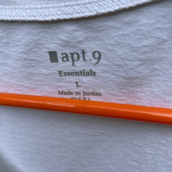 White sleeveless shirt, size large - Picture 3 of 3